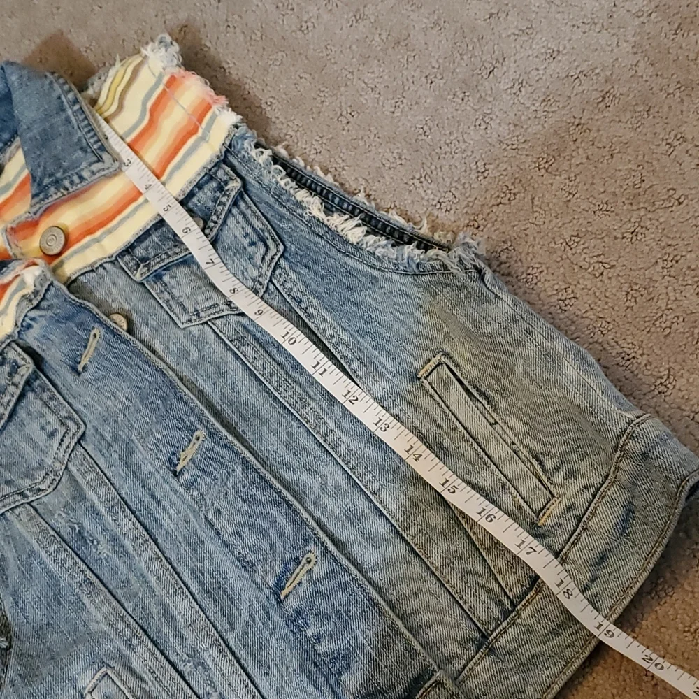 Custom patch denim vest - Picture 10 of 12
